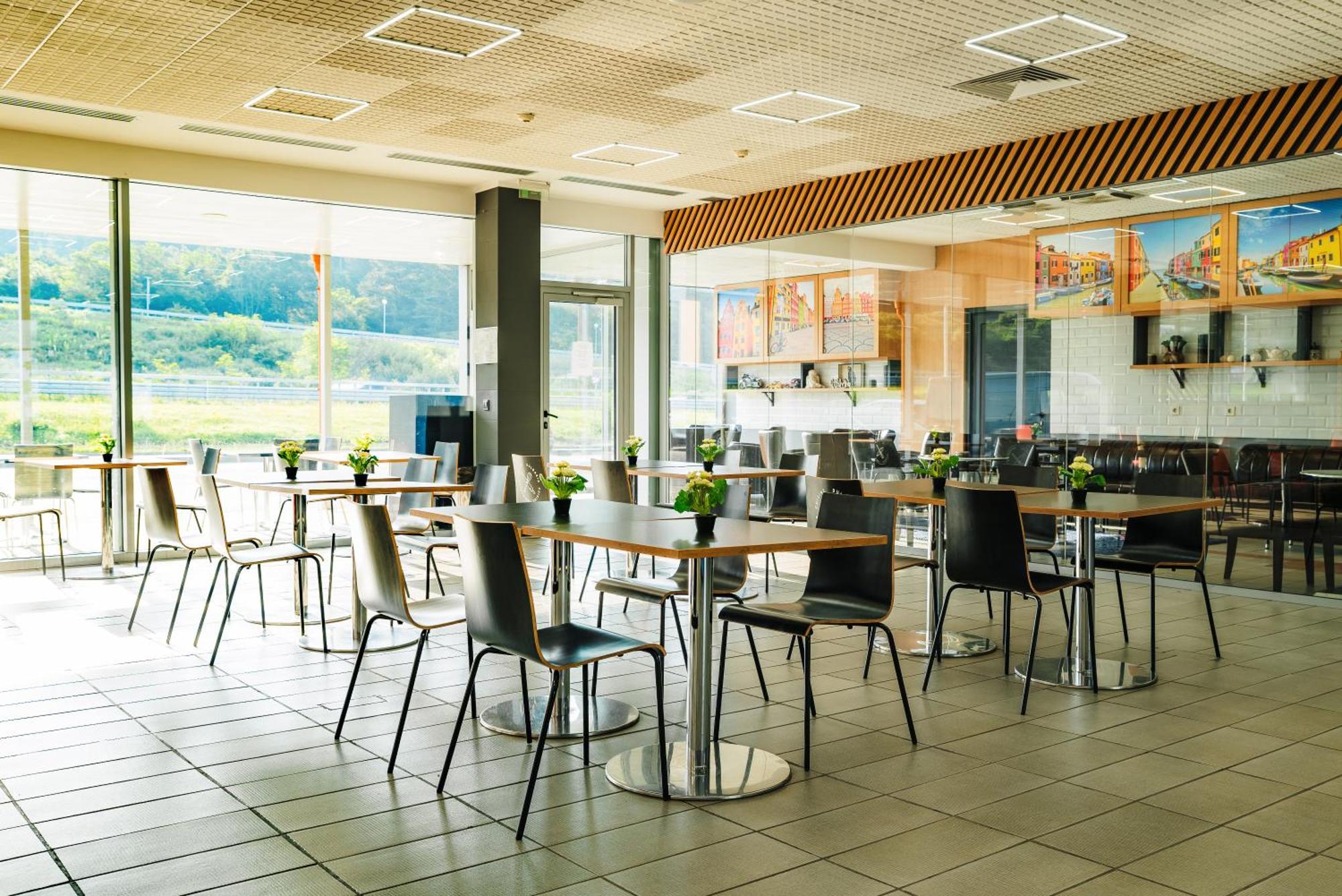 Hotel Ihtiman Ngoại thất bức ảnh